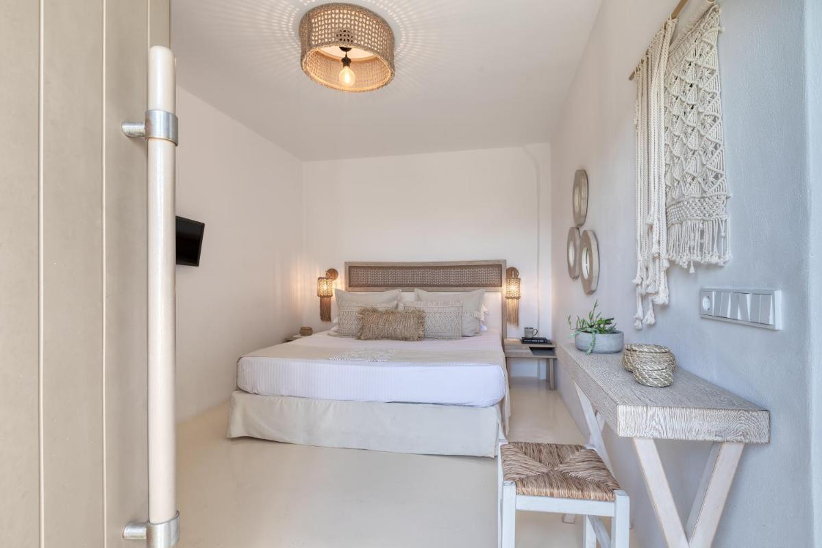 Amalgam Homes Paros