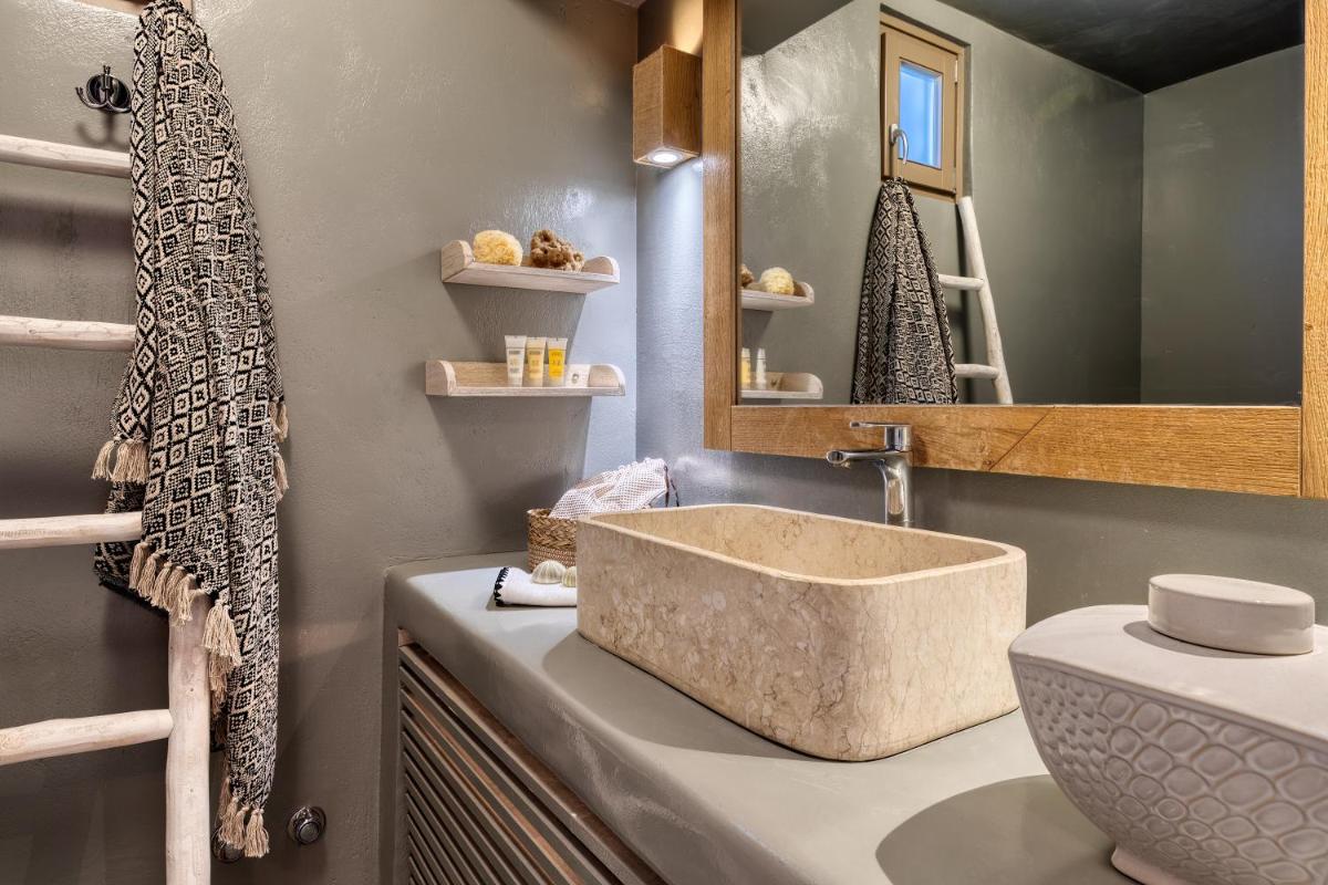 Amalgam Homes Paros