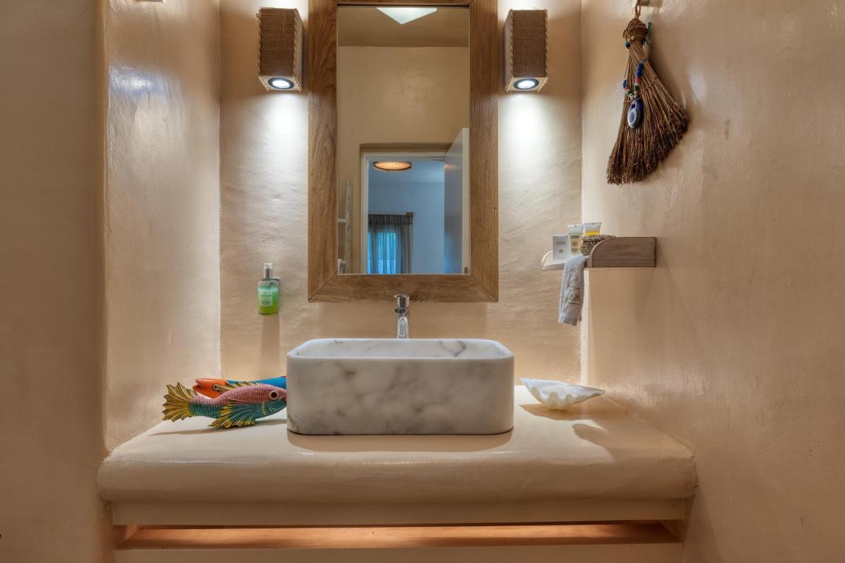 Amalgam Homes Paros