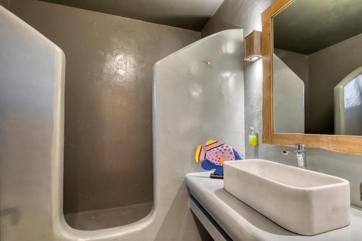 Amalgam Homes Paros