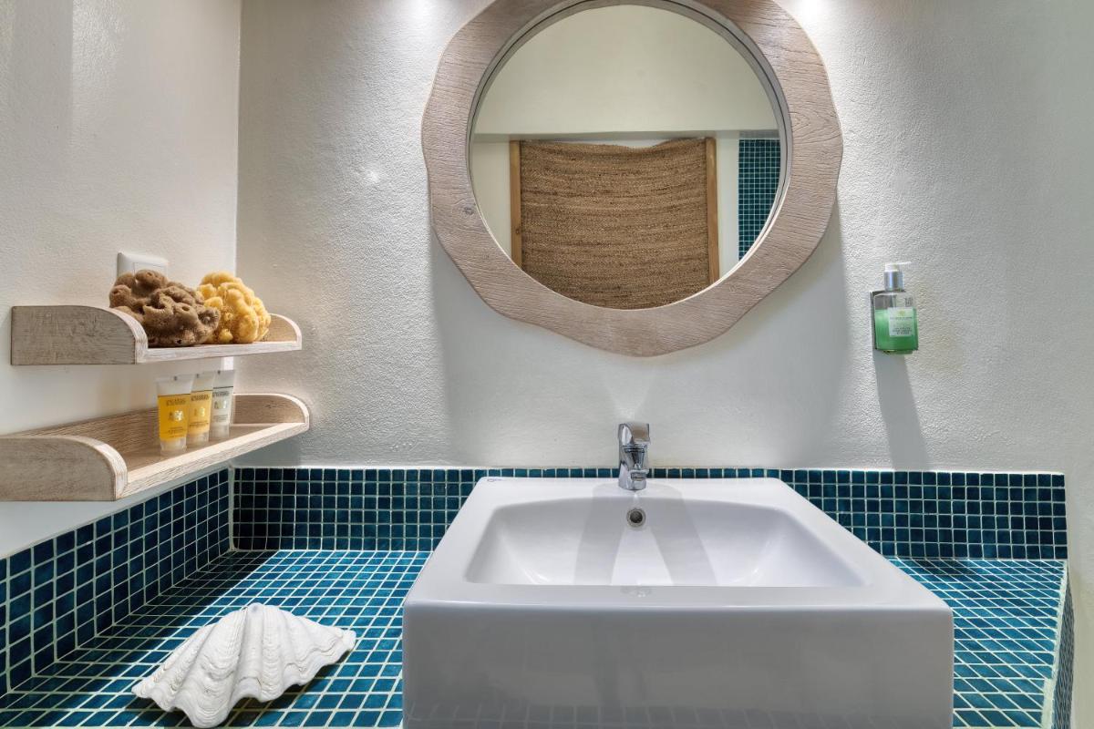 Amalgam Homes Paros
