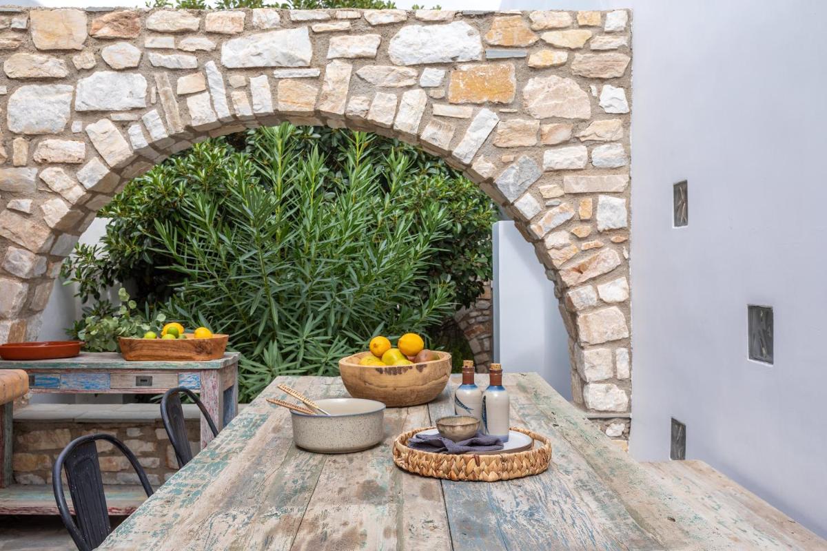Amalgam Homes Paros
