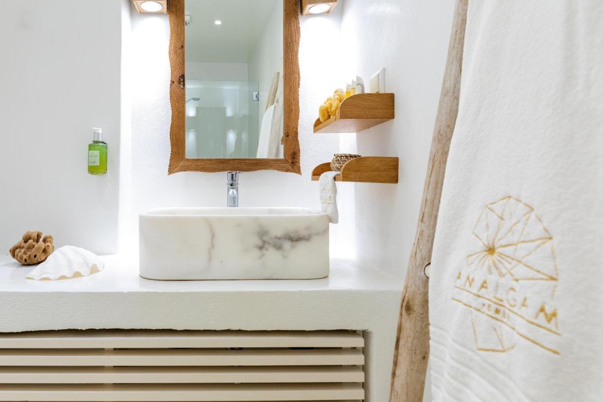 Amalgam Homes Paros