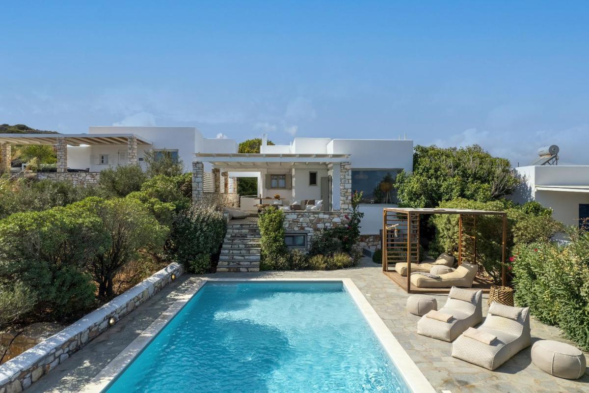 Amalgam Homes Paros