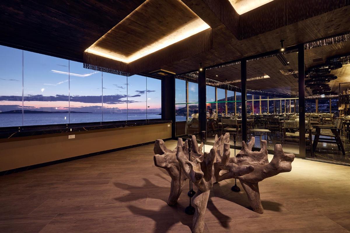 Amazon Mykonos Suites & Spa