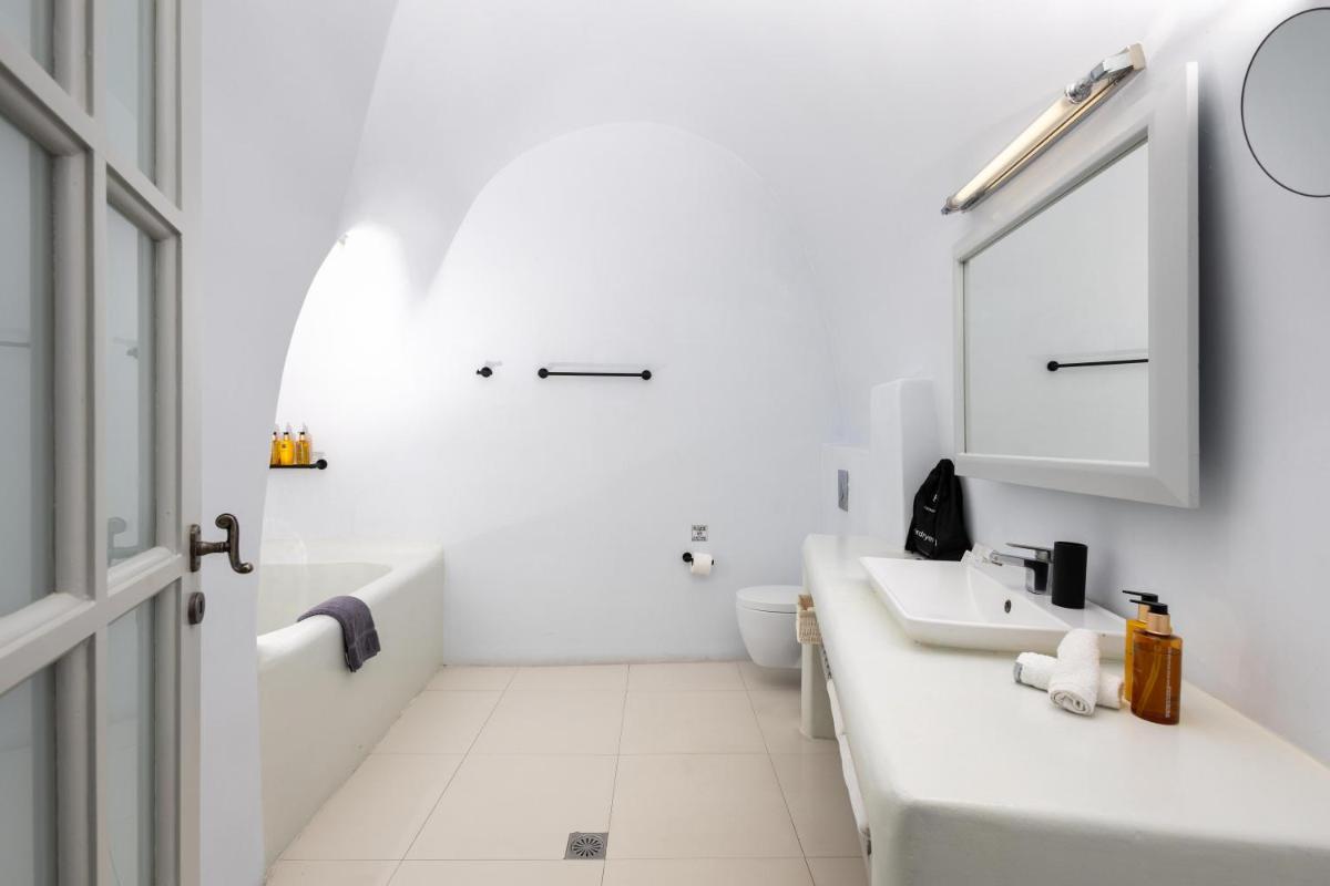 Grand Ambassador Santorini Hotel