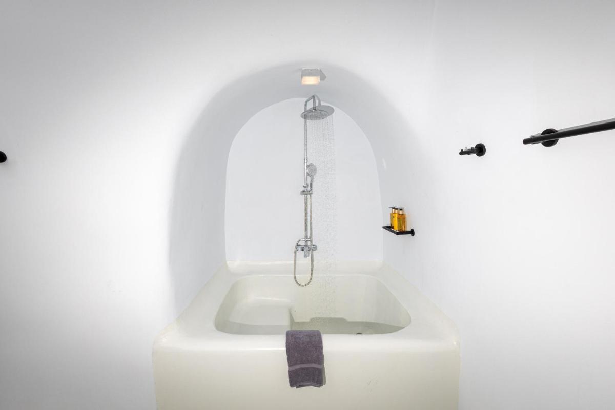 Grand Ambassador Santorini Hotel