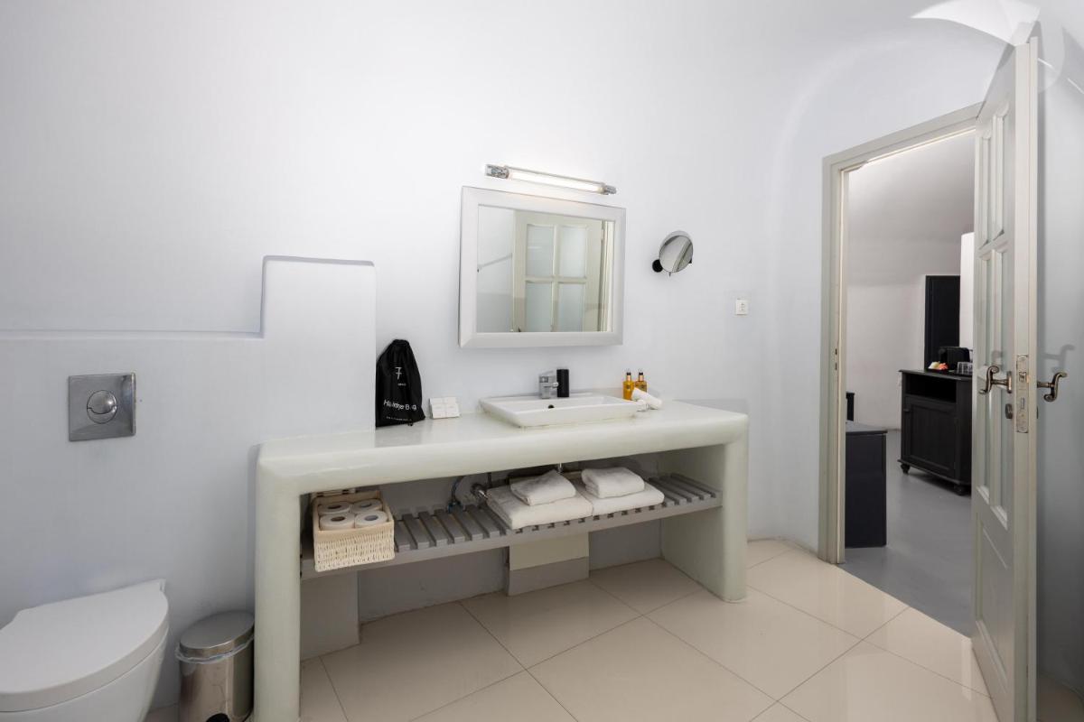 Grand Ambassador Santorini Hotel