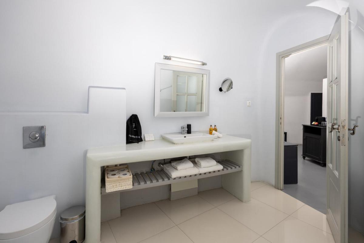 Grand Ambassador Santorini Hotel