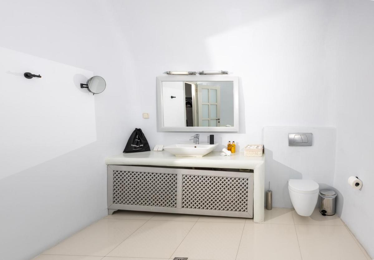Grand Ambassador Santorini Hotel