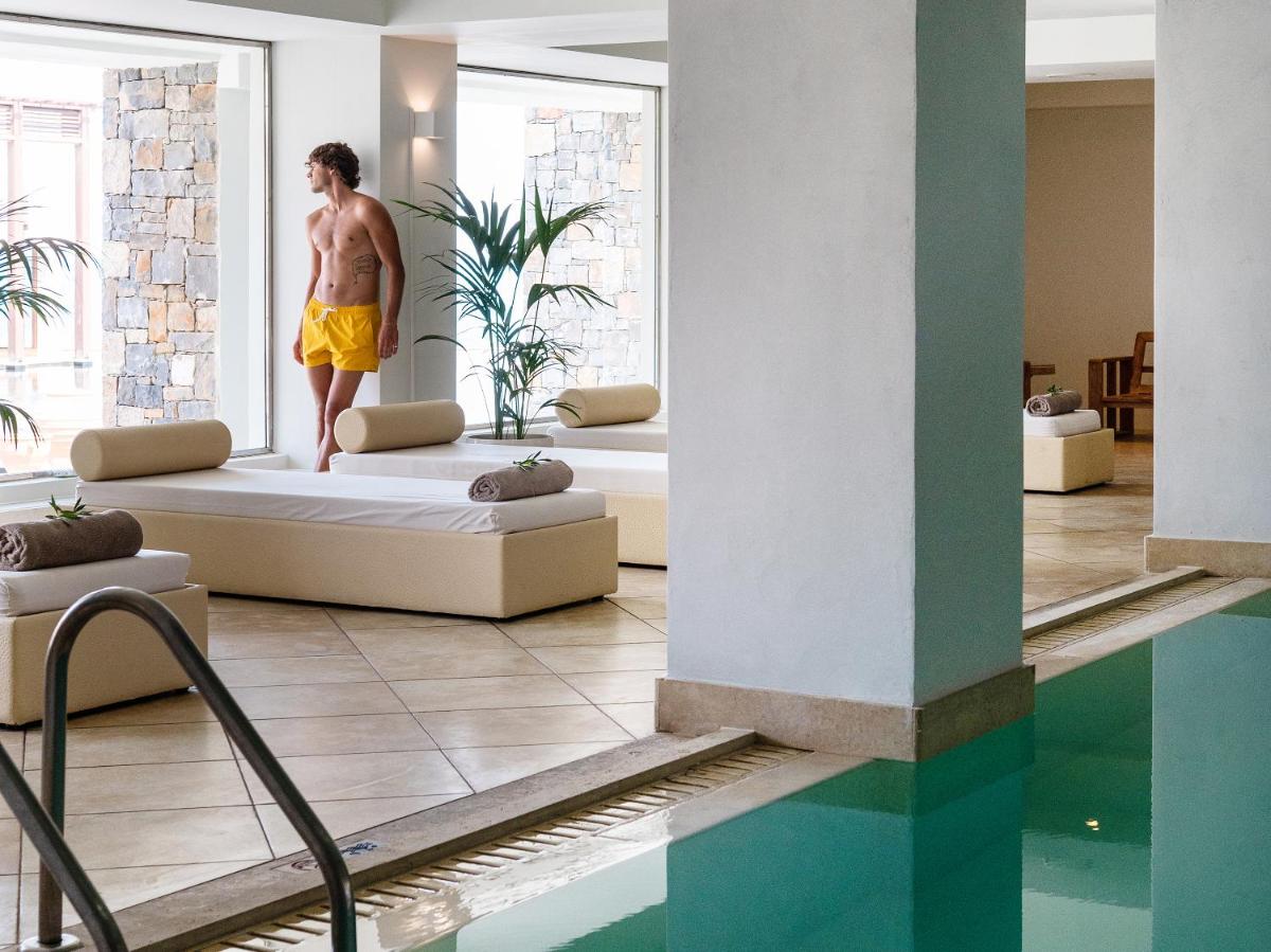 Amirandes, A Resort to Live