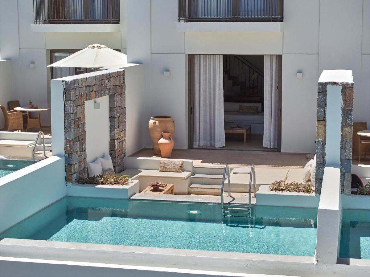 Amirandes, A Resort to Live