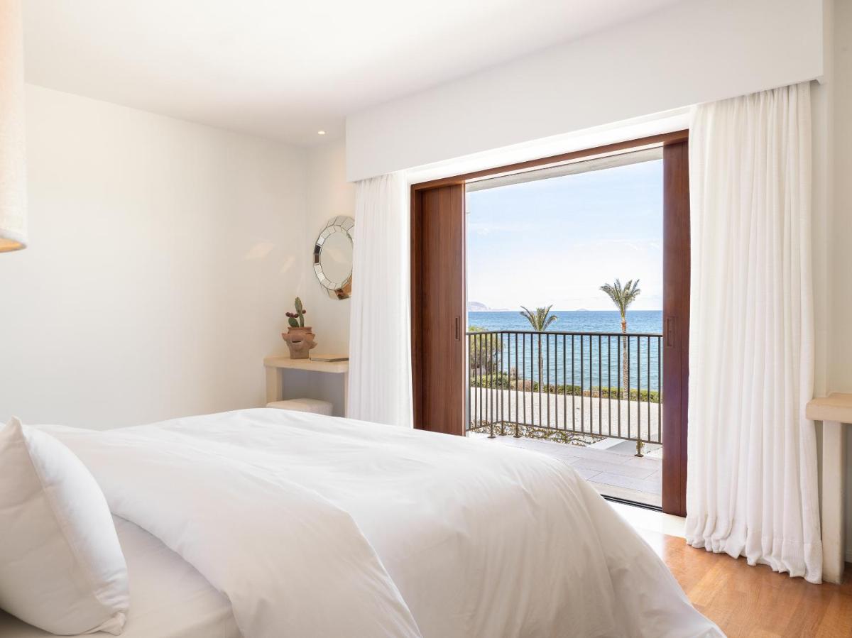 Amirandes, A Resort to Live