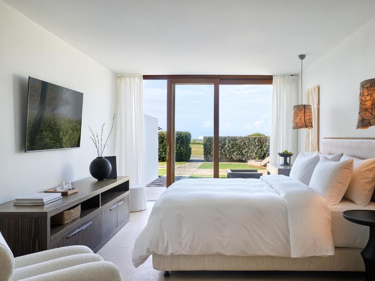 Amirandes, A Resort to Live