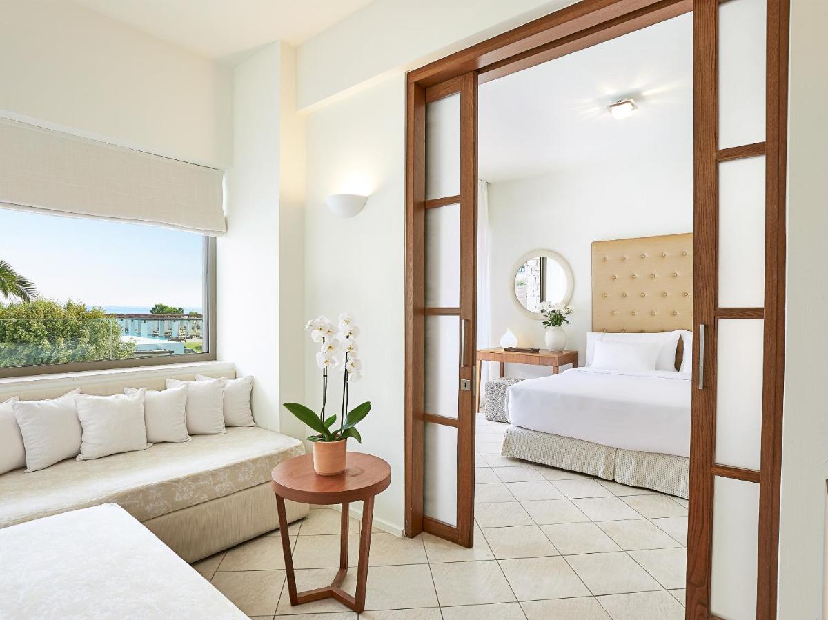 Amirandes, A Resort to Live