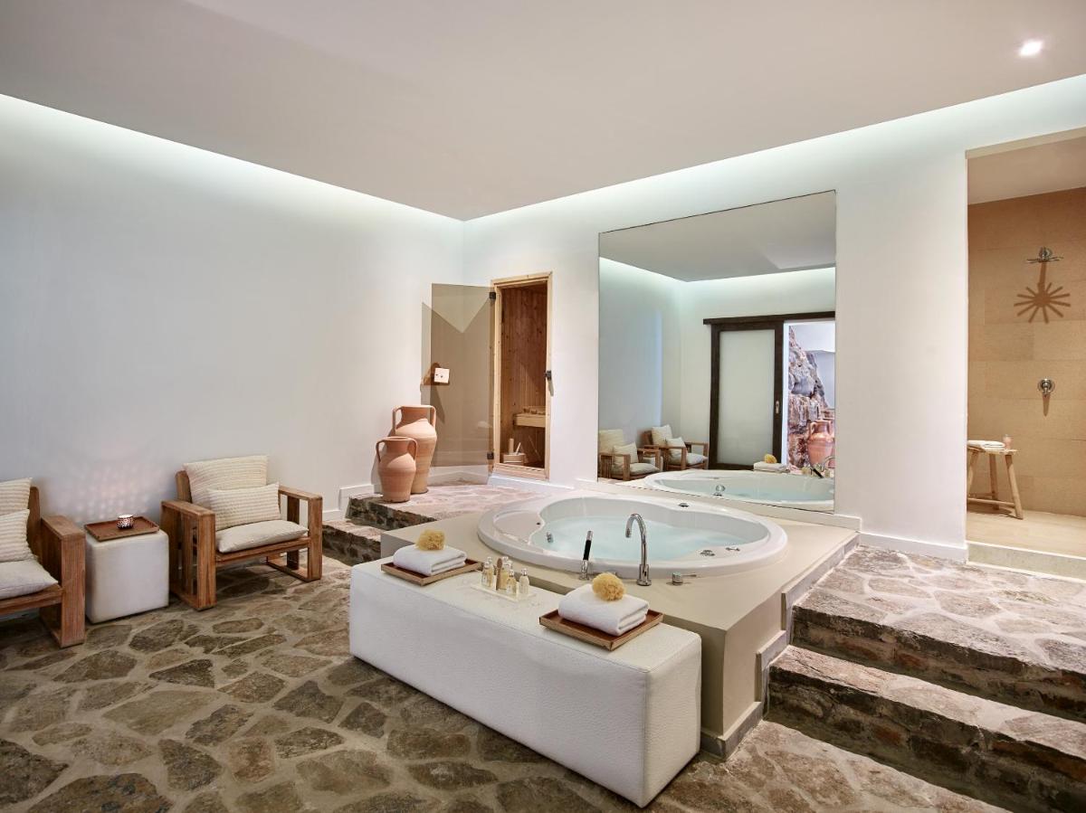 Amirandes, A Resort to Live
