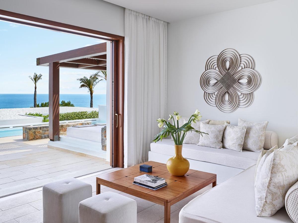 Amirandes, A Resort to Live