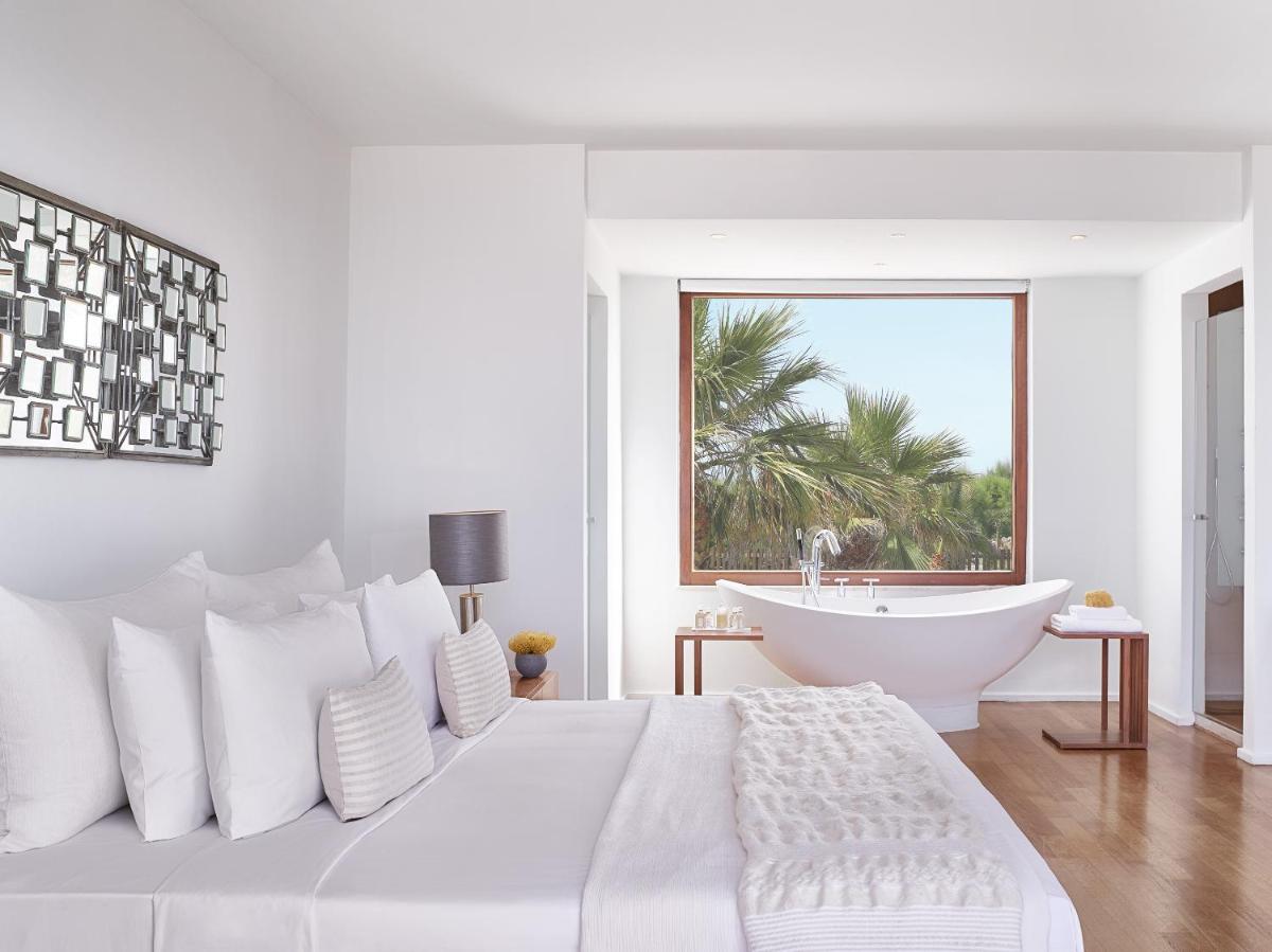 Amirandes, A Resort to Live