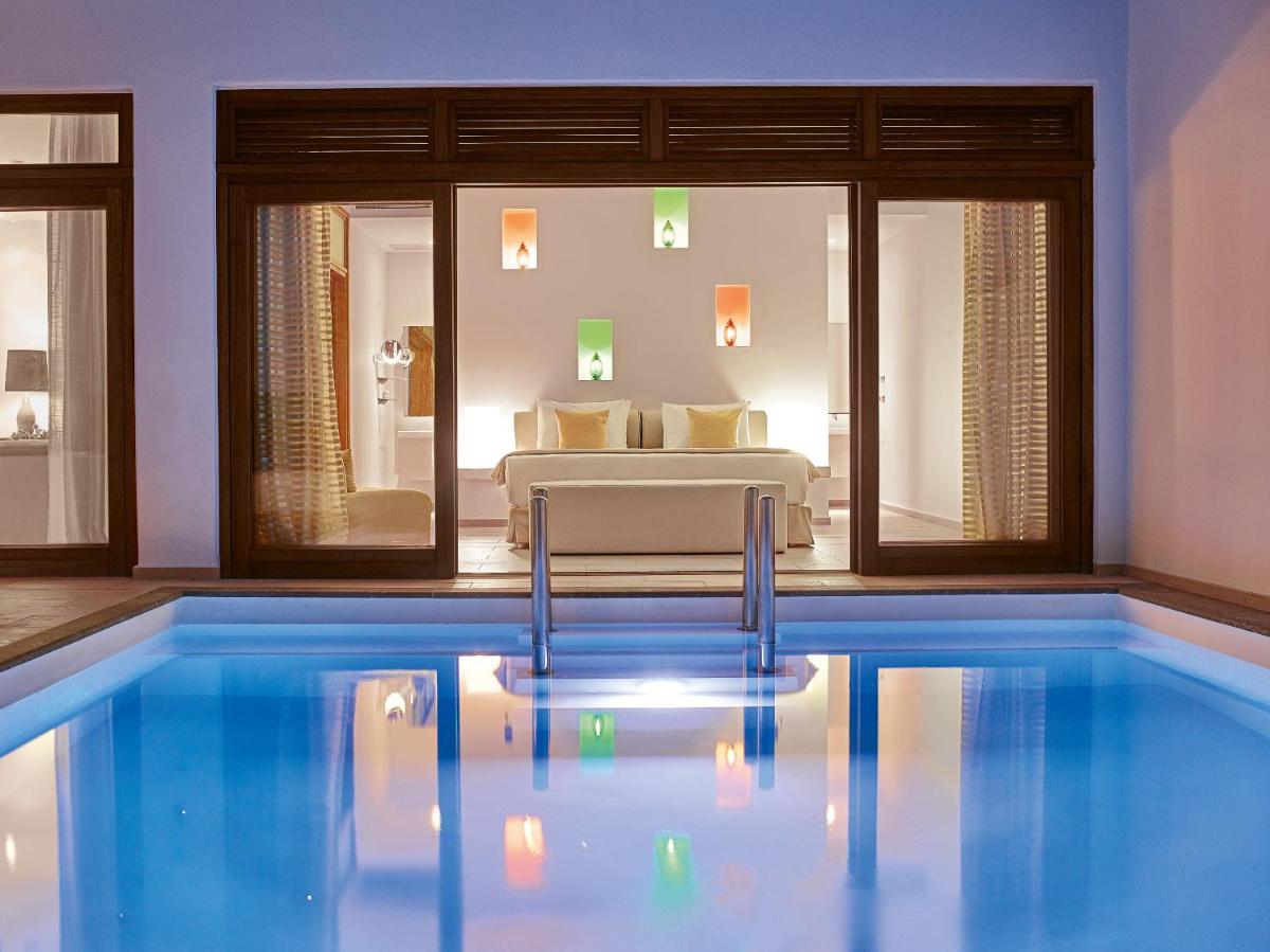 Amirandes, A Resort to Live