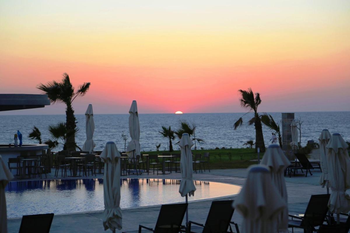 Amphora Hotel & Suites