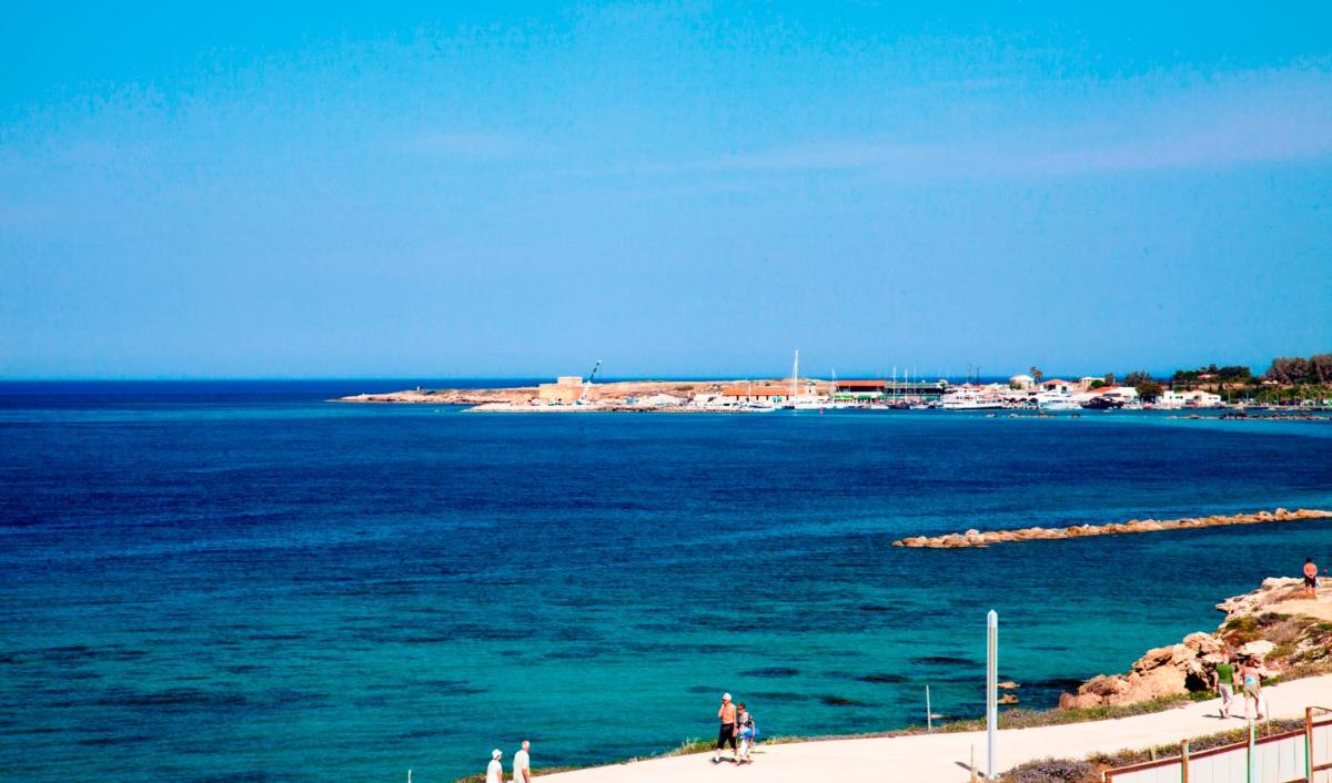 Amphora Hotel & Suites