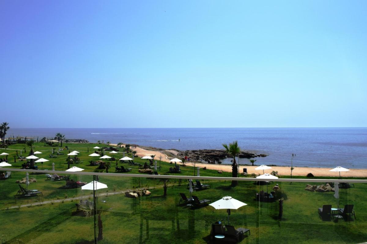 Amphora Hotel & Suites