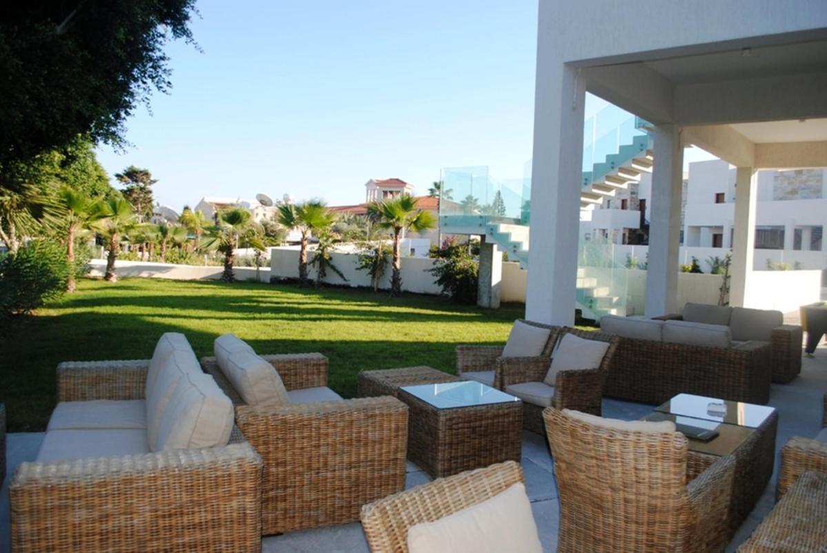 Amphora Hotel & Suites