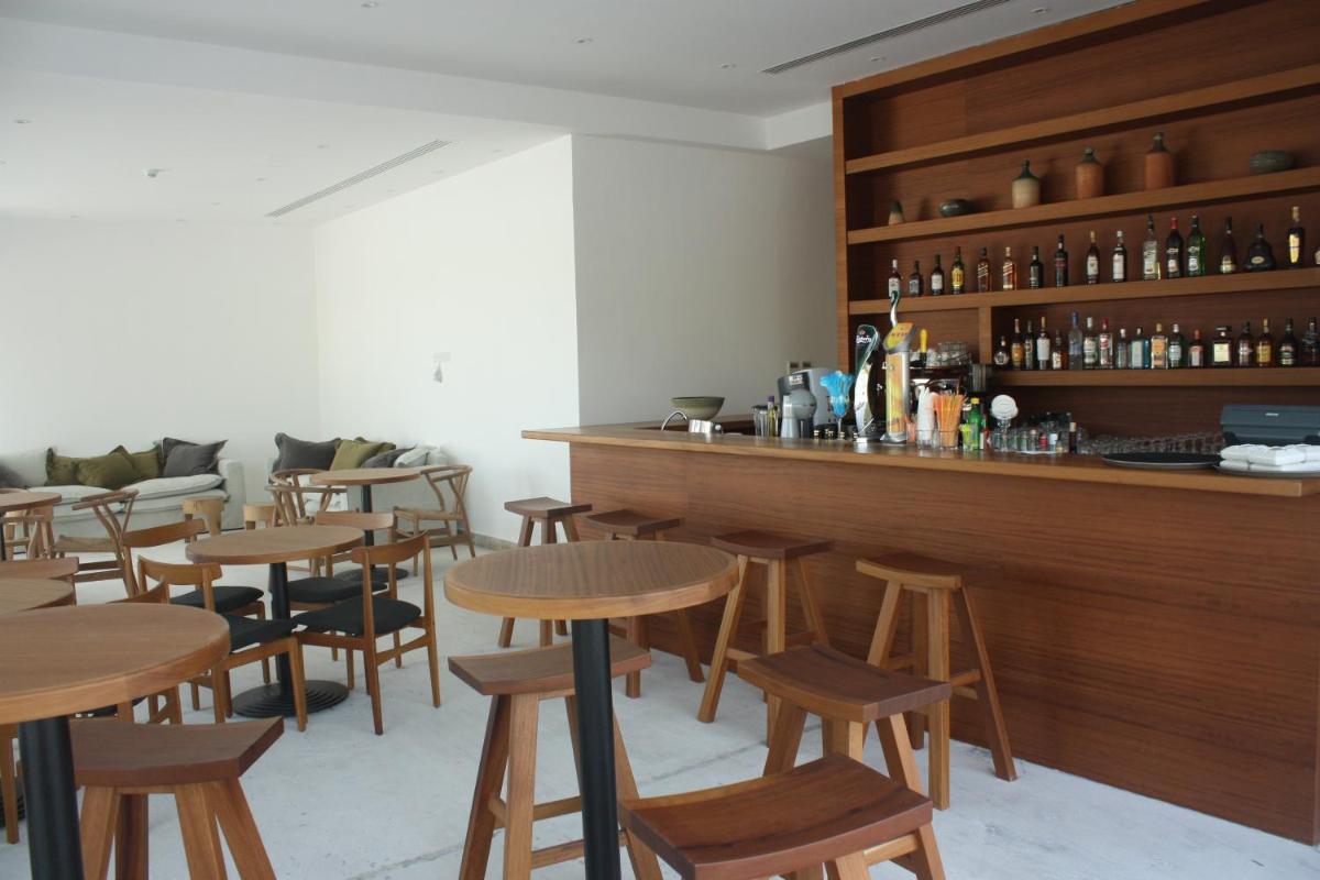 Amphora Hotel & Suites