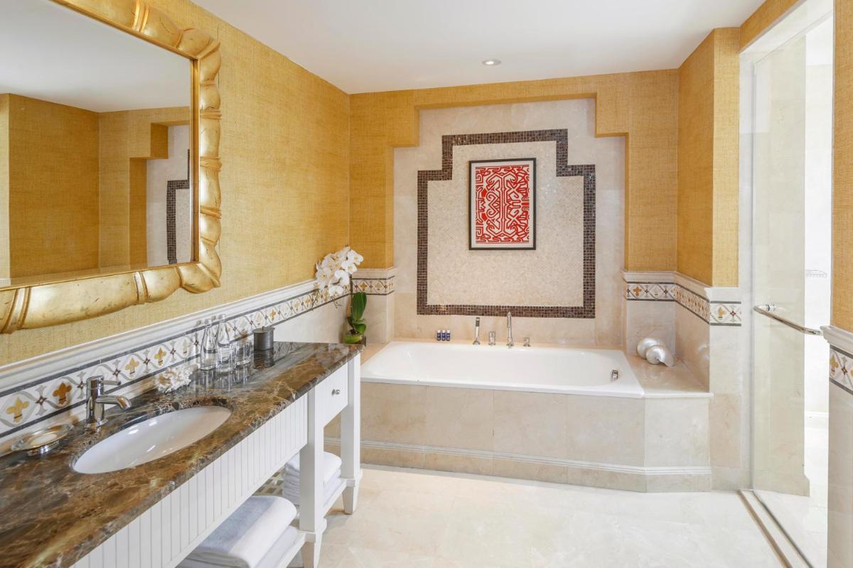 Anantara Desert Islands Resort & Spa