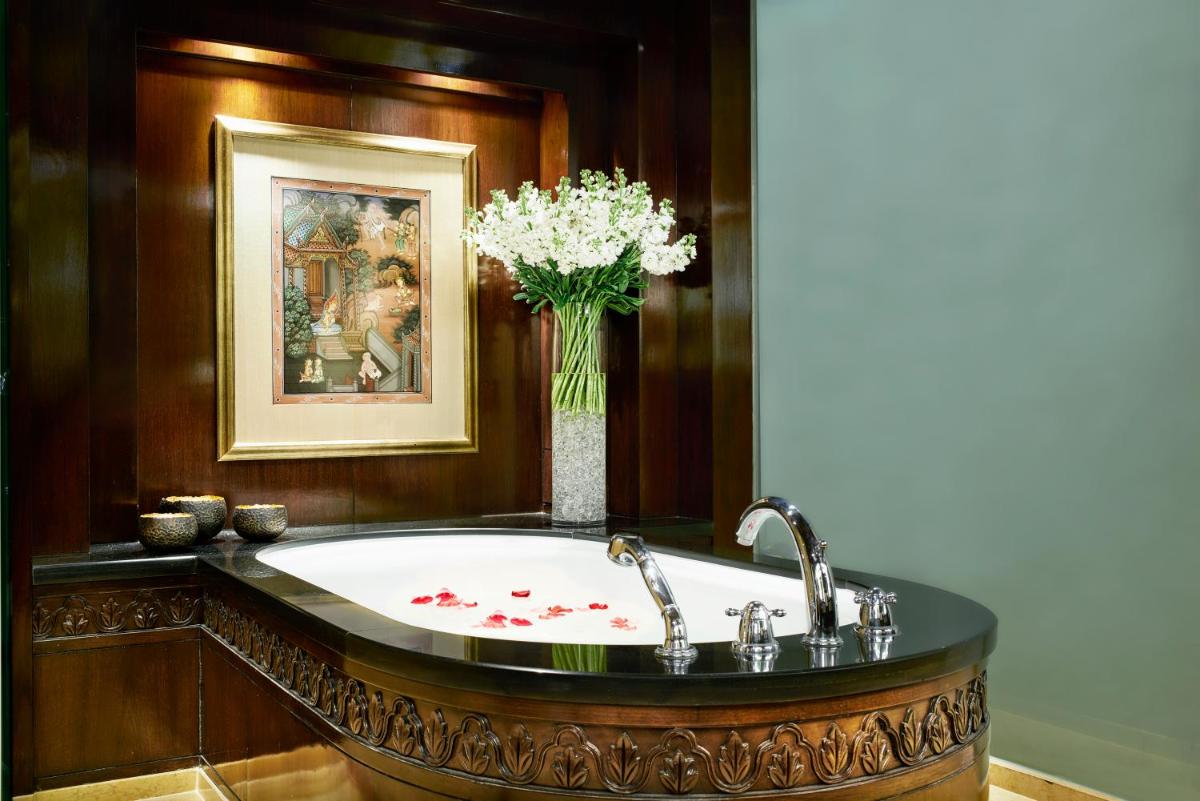 Anantara Siam Bangkok Hotel