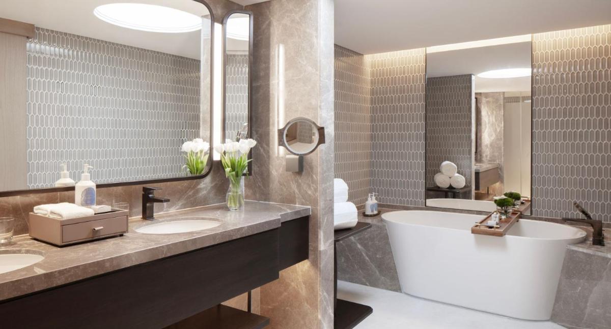 Anantara Siam Bangkok Hotel