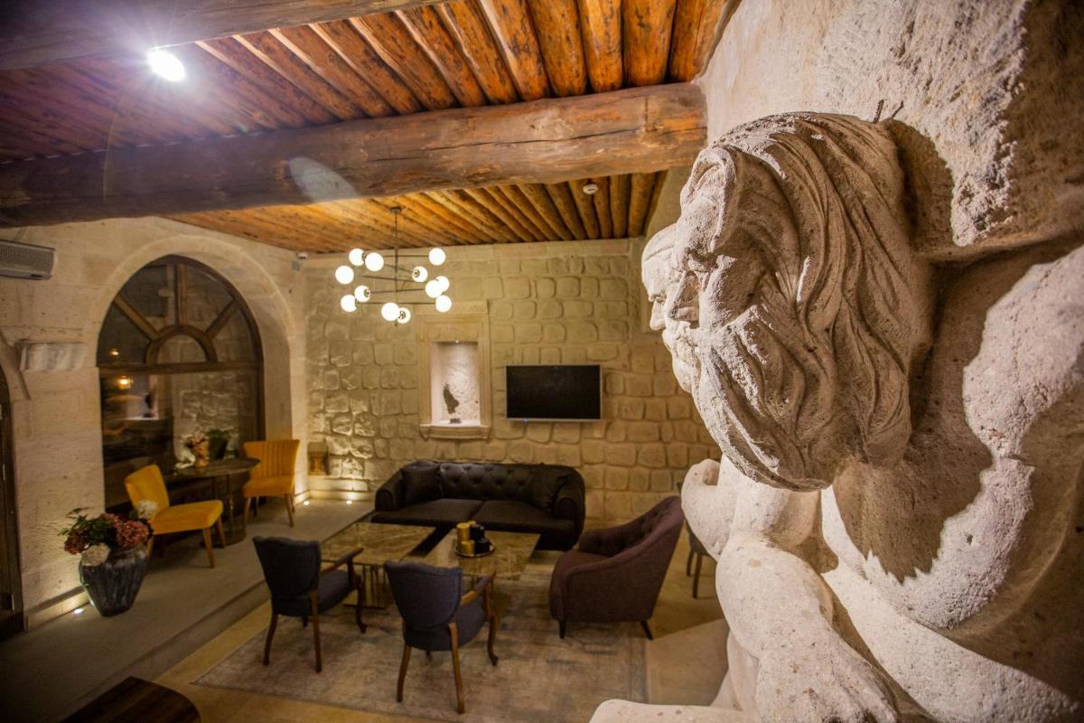 Nino Cave Suites