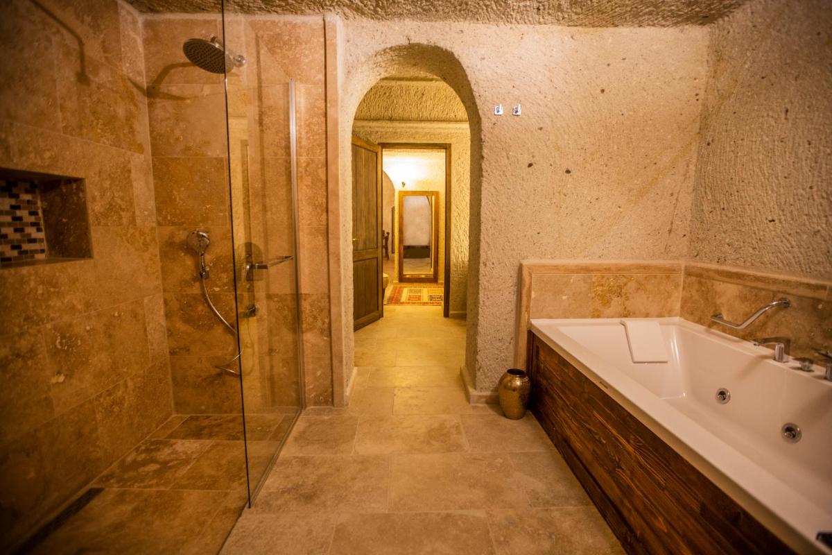 Nino Cave Suites