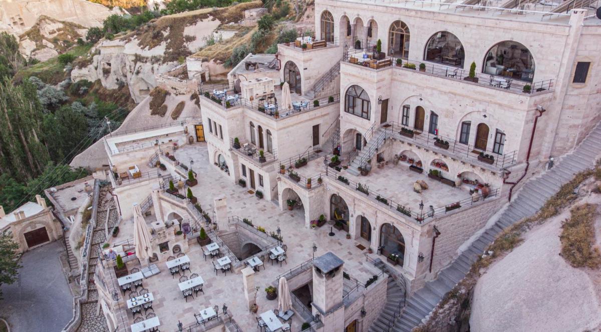 Nino Cave Suites