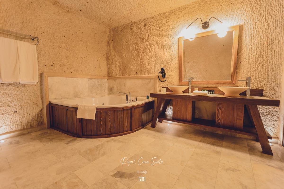 Nino Cave Suites
