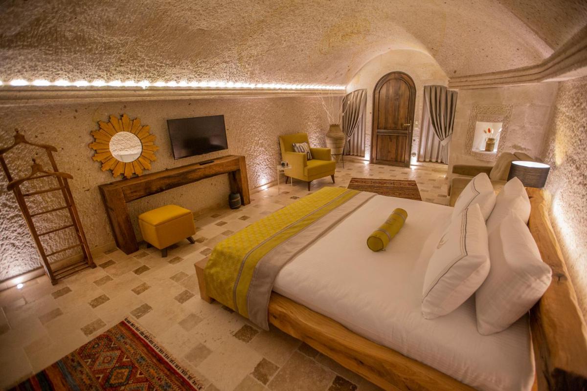 Nino Cave Suites