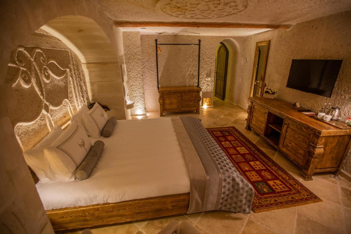 Nino Cave Suites