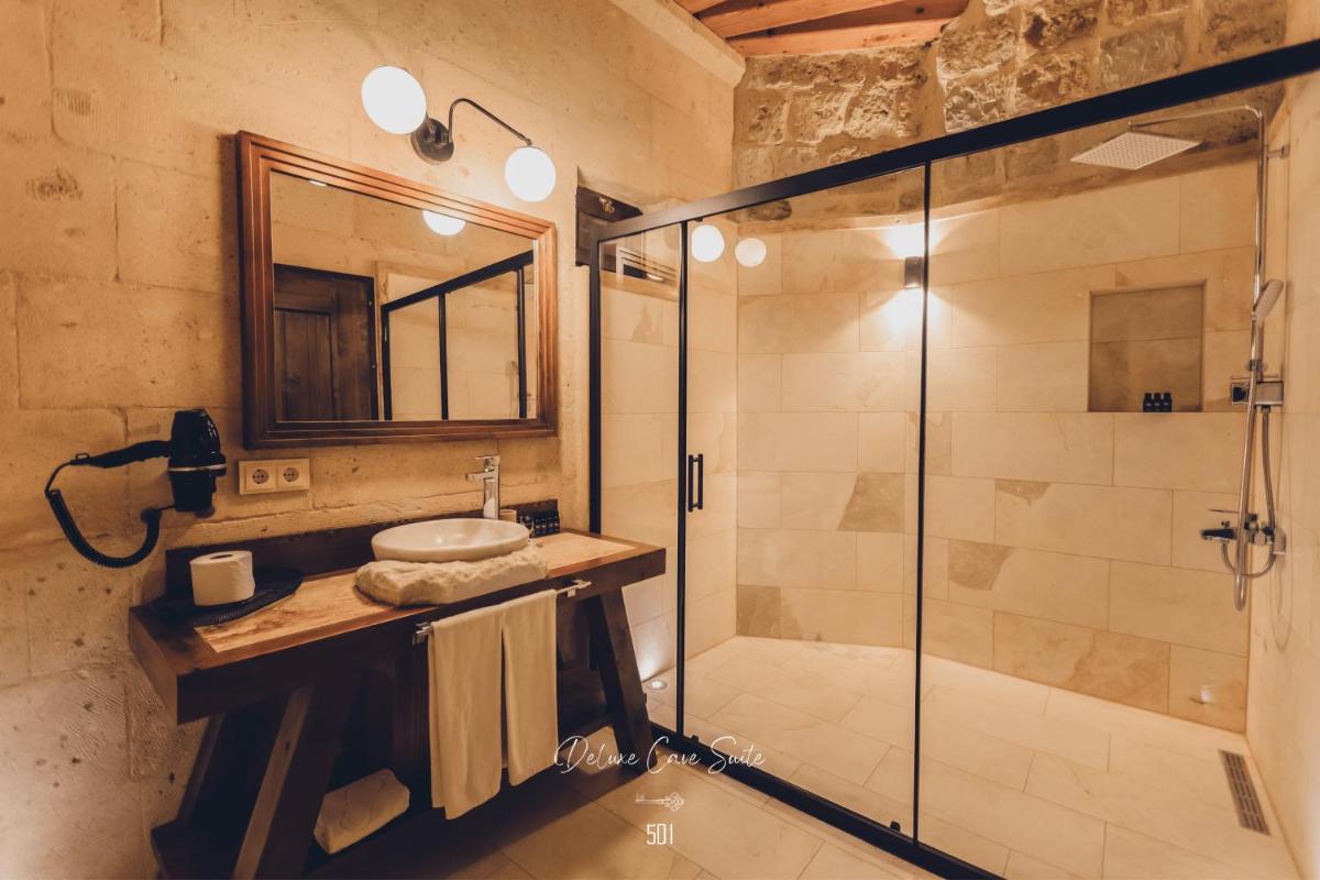 Nino Cave Suites