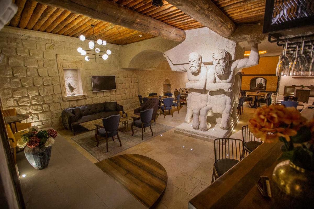 Nino Cave Suites