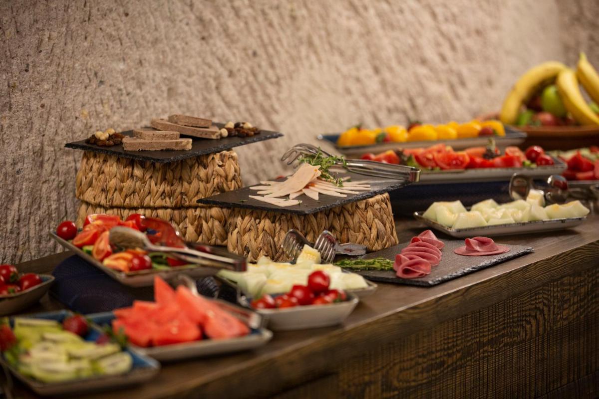 Nino Cave Suites