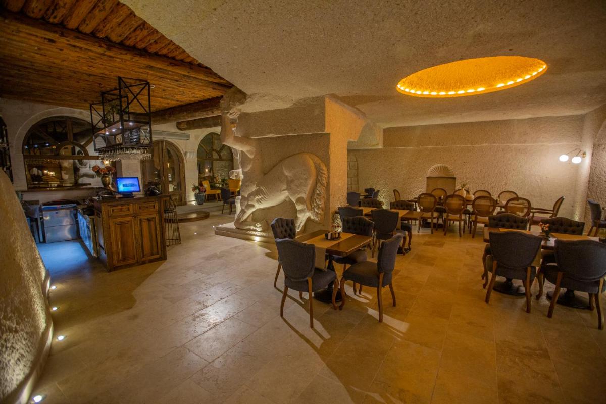 Nino Cave Suites