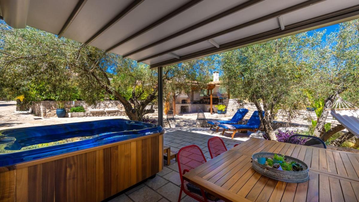Anthemion Suites and Villas