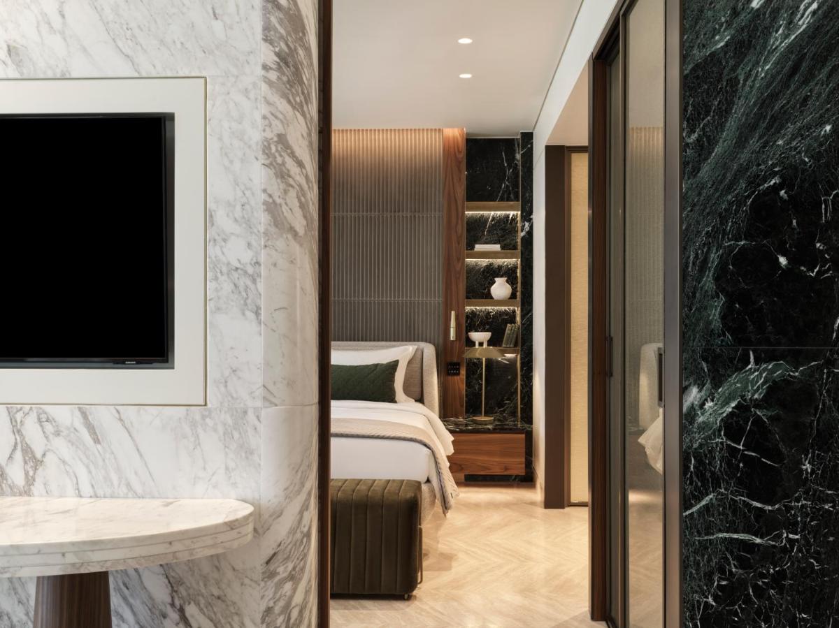 Anthology of Athens, The Leading Hotels of the World