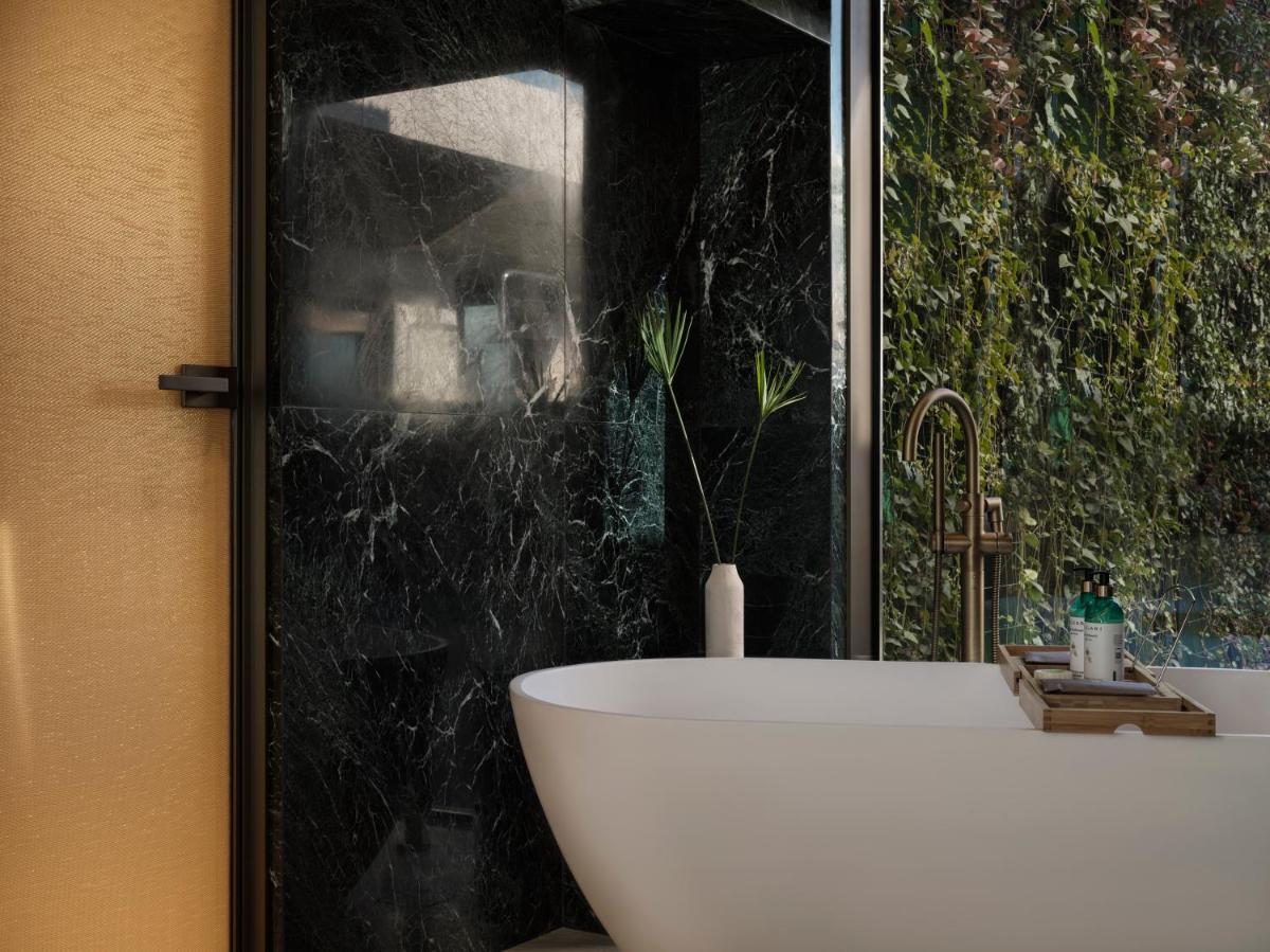 Anthology of Athens, The Leading Hotels of the World