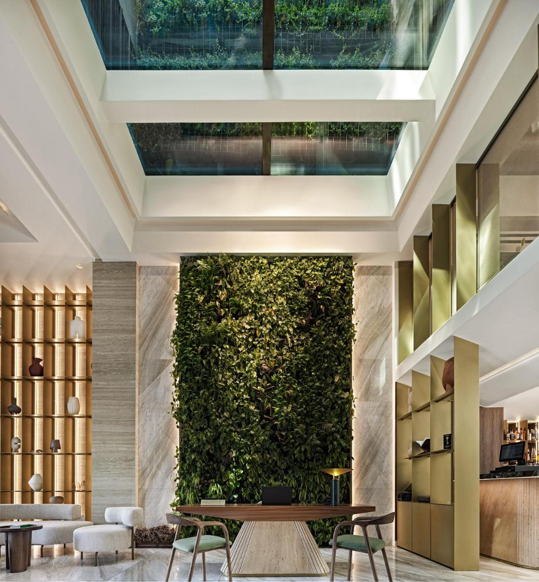 Anthology of Athens, The Leading Hotels of the World