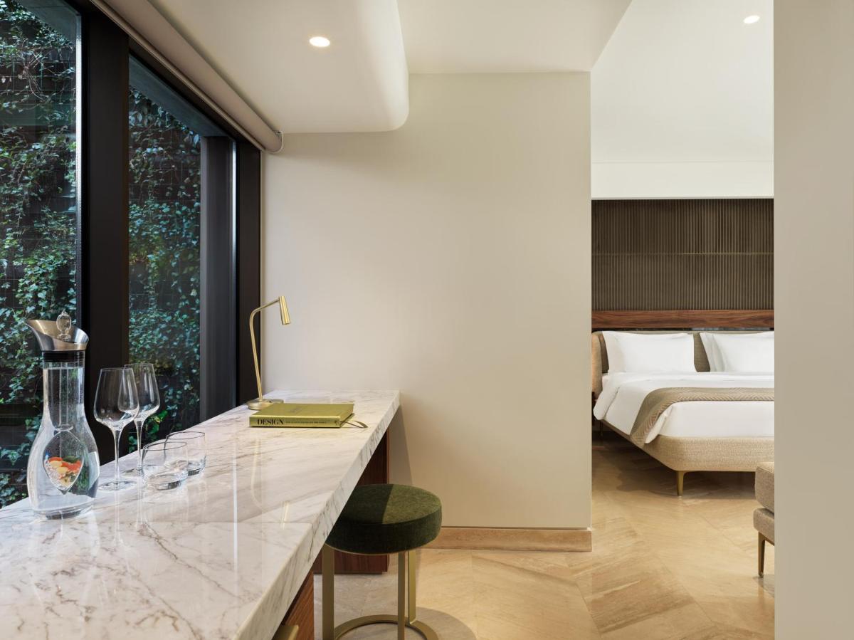 Anthology of Athens, The Leading Hotels of the World