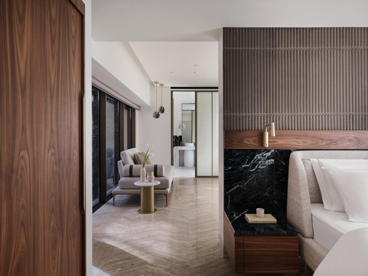 Anthology of Athens, The Leading Hotels of the World