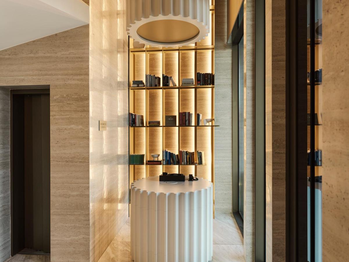 Anthology of Athens, The Leading Hotels of the World