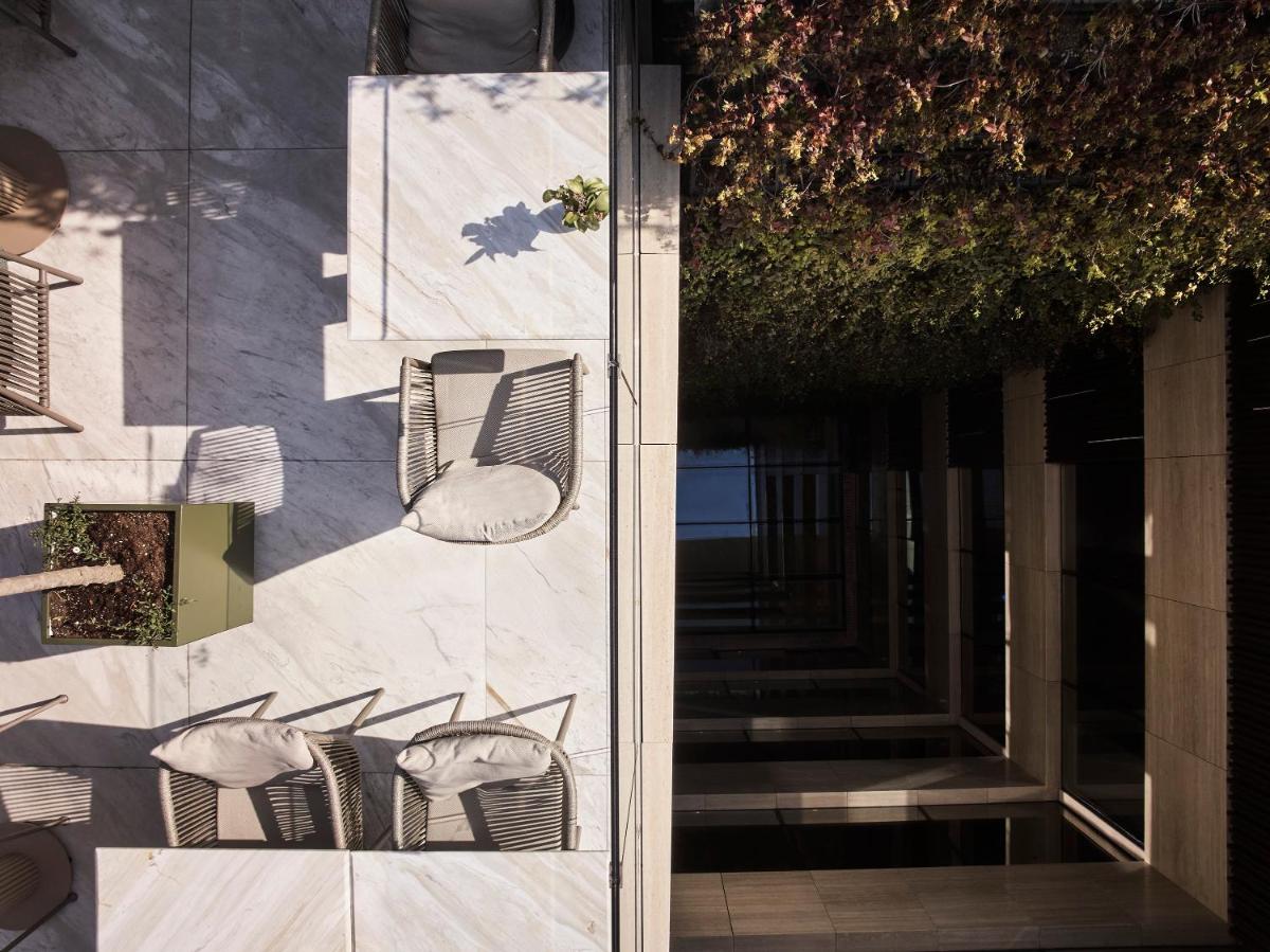 Anthology of Athens, The Leading Hotels of the World