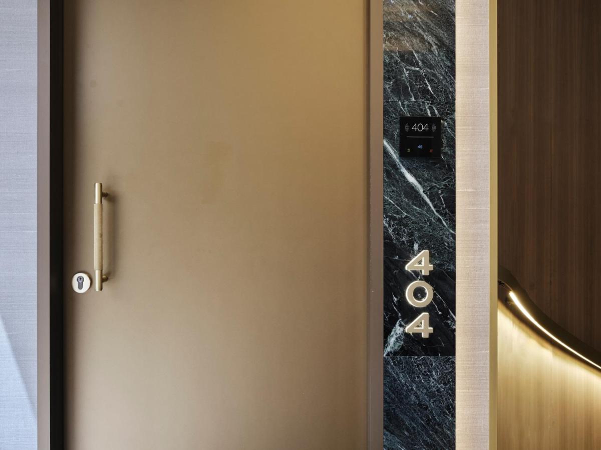 Anthology of Athens, The Leading Hotels of the World